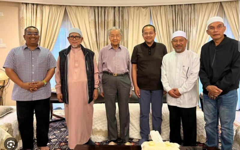 Dulu Mahathir tunggang DAP, hari ini Mahathir tunggang PAS