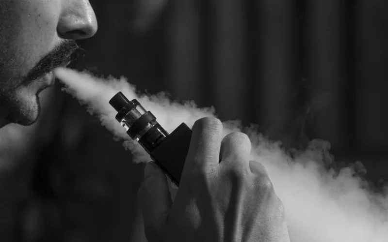 Rokok Elektronik Pakai Buang Bakal Diharamkan Di Perancis