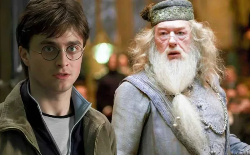 Daniel Radcliffe Meratapi Pemergian Michael Gambon