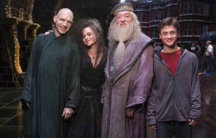 Daniel Radcliffe Meratapi Pemergian Michael Gambon