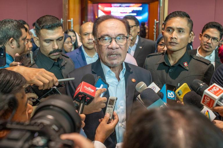 Prove govt coalition 'blackmailing' Kuala Kangsar MP for support, PM Anwar tells Perikatan