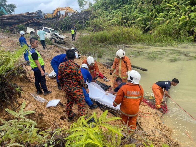 3 terkorban, kenderaan terjunam ke dalam kolam