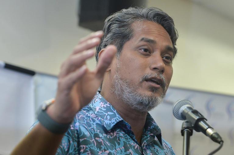 Khairy slams Health Minister Dr Zaliha for not challenging colleague Tiong’s dismissal of smoking’s cancer risk