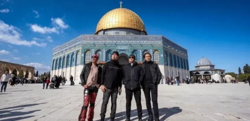 Lantang Menyokong Palestin, Dewa 19 Band Pertama Di Dunia Bergambar Di Hadapan Masjid Al Aqsa