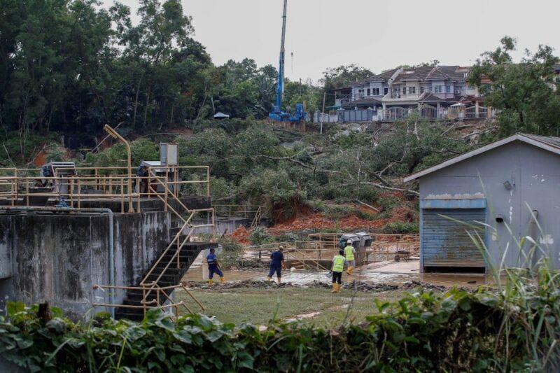 Tanah runtuh: Penghuni tak pindah kerana masalah kewangan