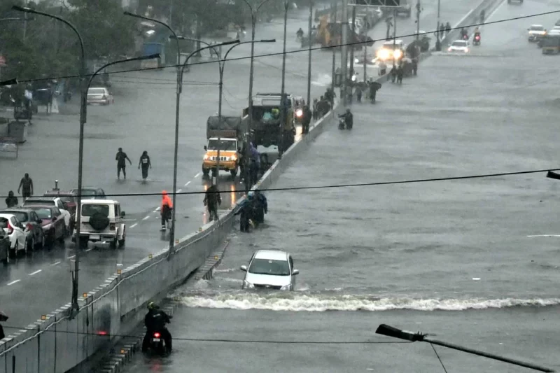 Operasi di lapangan terbang Chennai pulih, lapan maut akibat banjir