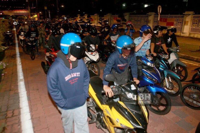Budak perempuan 12 tahun tunggang motosikal dari Klang ke Shah Alam