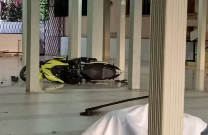 Lelaki maut motosikal terbabas masuk ruang solat masjid