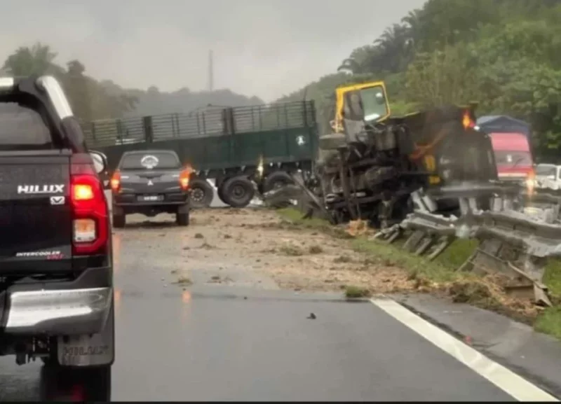 Nahas treler, lebuh raya sesak 2 jam