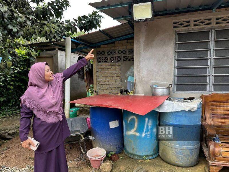 Hidup bergelap sejak 14 tahun lalu