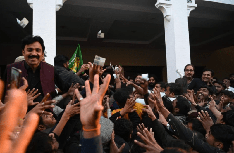 Imran Khan guna kecerdasan buatan (AI) isytihar kemenangan