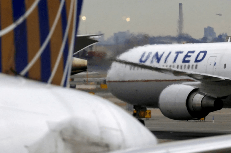 Pesawat United Airlines terpaksa melakukan pendaratan cemas