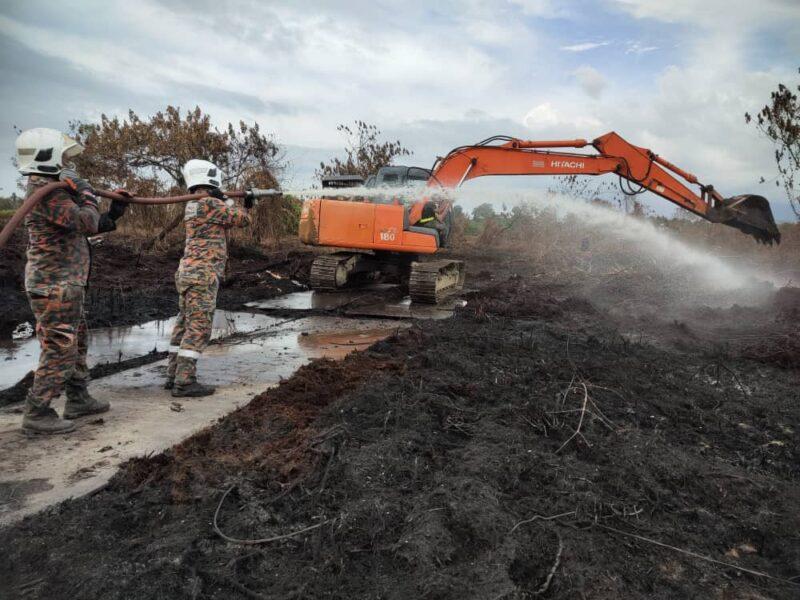 Operasi padam kebakaran tanah gambut di Lawas diteruskan