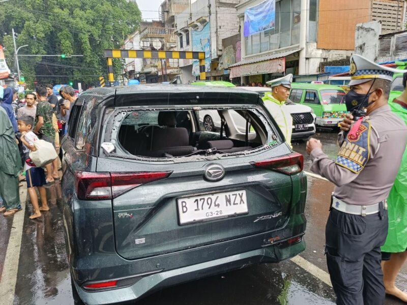 Penduduk pukul penyamun terkandas ‘traffic jam’