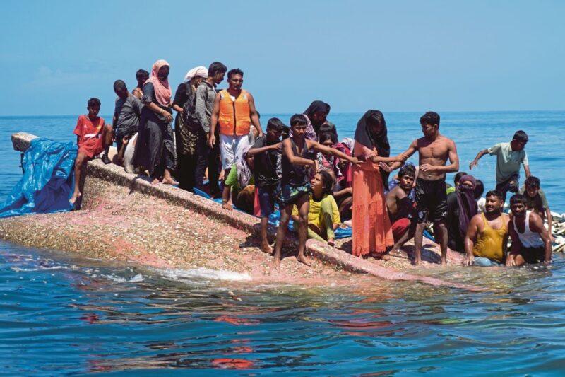 Bot karam: 69 pelarian Rohingya terselamat, 50 dikhuatiri lemasAFP