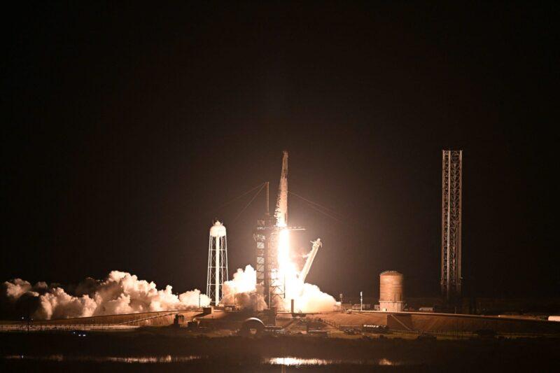 SpaceX lancar angkasawan baharu ke ISS