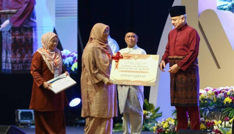 Sultan Nazrin sampaikan hadiah Tilawah, Hafazan al-Quran peringkat Perak