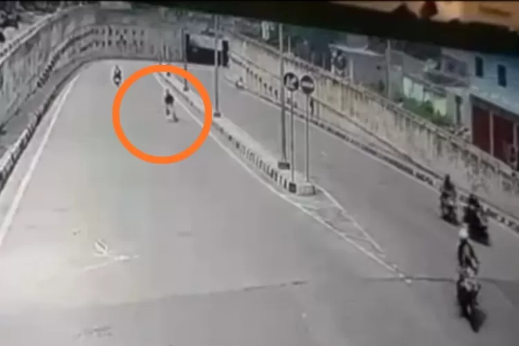 Wanita kejar pencuri diseret 100 meter