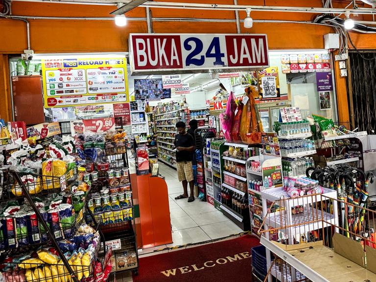 Guan Eng urges PM Anwar to call for emergency NSC meeting after latest arson attack on KK Mart
