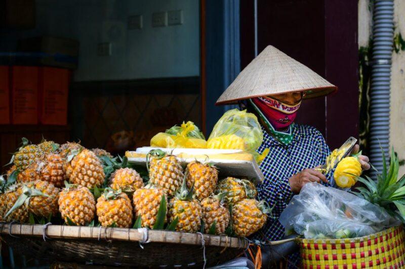 Penjaja jual 3 biji nanas hampir RM100 kepada pelancong