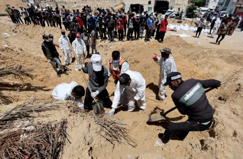 Kubur besar di Hospital Khan Younis, Gaza