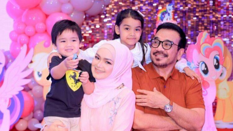 Gelagat Afiyah Suruh Siti Nurhaliza Doa Di Mekah Untuk Dapatkan Adik Perempuan [VIDEO] 