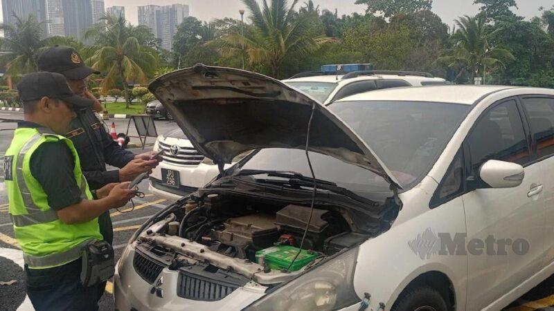 MPV klon Mitsubishi Grandis, nombor plat Proton Saga