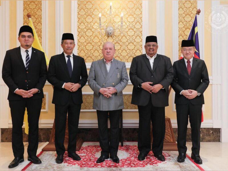 Agong berkenan terima menghadap pimpinan UMNO dan DAP