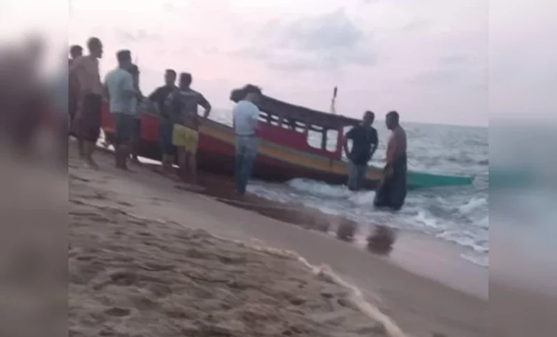 Lelaki dikhuatiri hilang di laut, bot ditemui terdampar di pantai