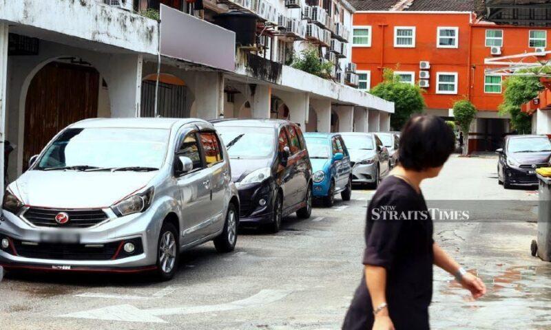 Five parking touts arrested in Melaka