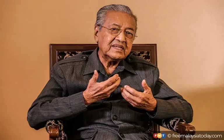 Mahathir claims Anwar stifling public discourse on 3Rs