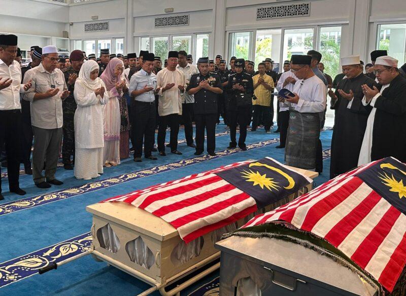 Raja Permaisuri Agong ziarah, beri penghormatan buat wira negara