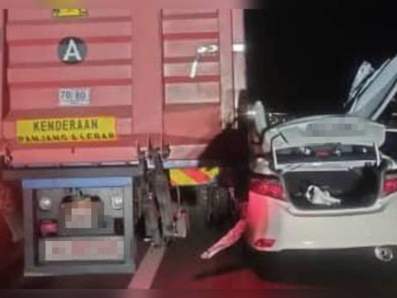 Ajal pelajar UiTM, kereta rempuh belakang lori