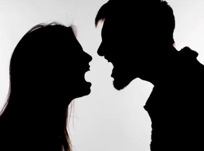 Isteri dipukul, ‘chat’ lucah dengan lelaki lain