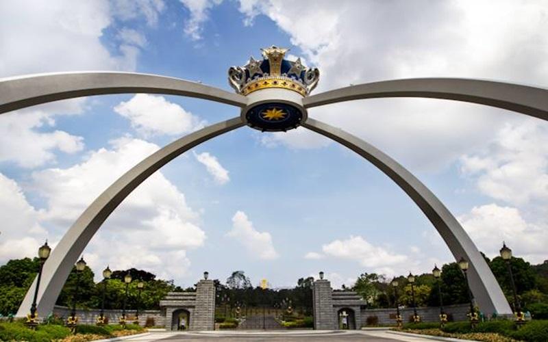 Adakah Kerabat Johor Sengaja 'Di Serang' Pihak Tertentu (1)