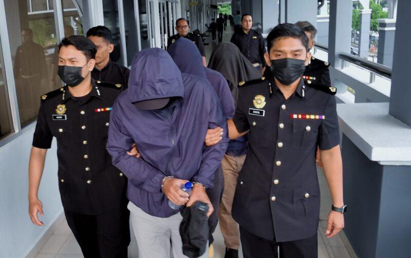 Tiga anggota Kastam KLIA didakwa terima suapan RM7,150 tidak periksa lori kargo
