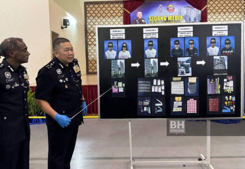 Kok Chin menunjukkan maklumat mengenai sindiket dadah yang ditumpaskan Polis Johor