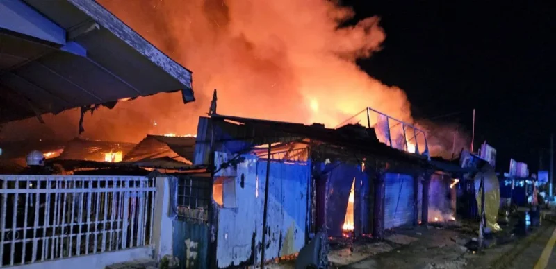 Kedai jual ABC antara empat kedai musnah terbakar