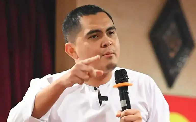 Much-awaited anti-hopping law all for nothing, says Umno Youth chief