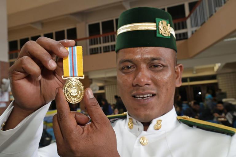 Sergeant Mazlan Abdul Rahman receives Pingat Gagah Perwira for heroic act