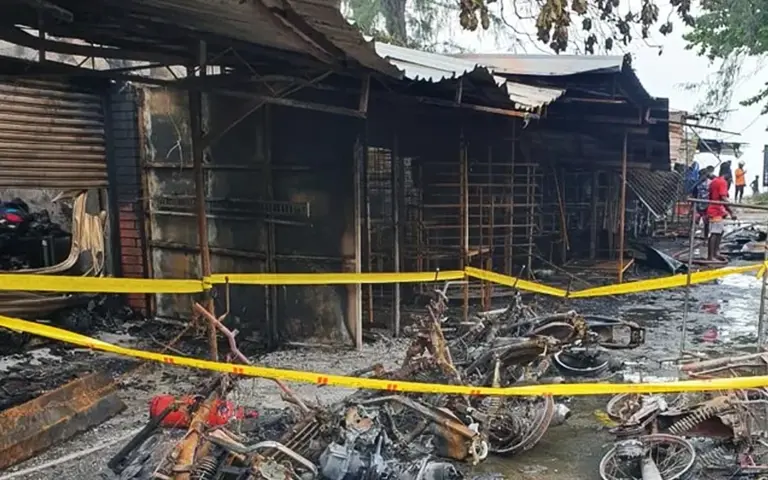Fire razes popular hawker centre in Batu Ferringhi