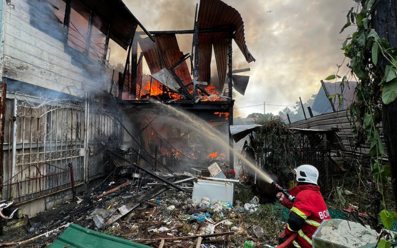 Wanita OKU rentung dalam kebakaran tiga rumah