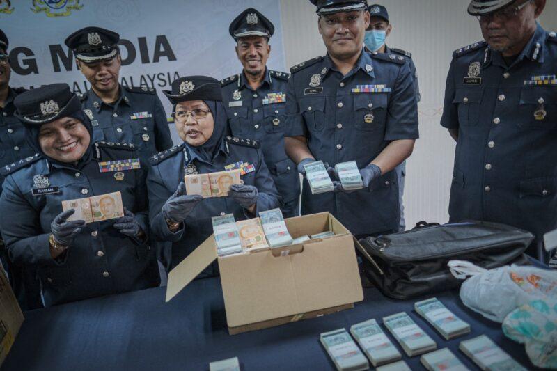 Lelaki asing ditahan cuba bawa keluar wang lebih RM600,000