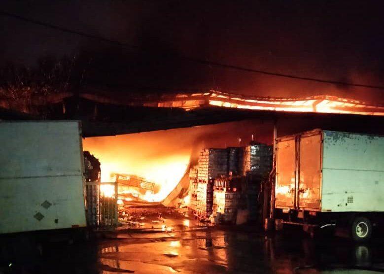 Pegawai bomba cedera bantu padam kebakaran gudang