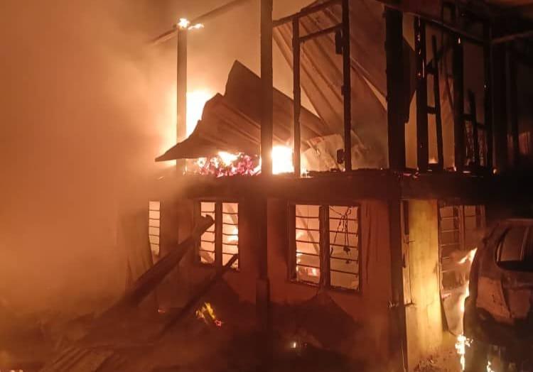 Dua rumah di Kampung Guar Chempedak musnah terbakar