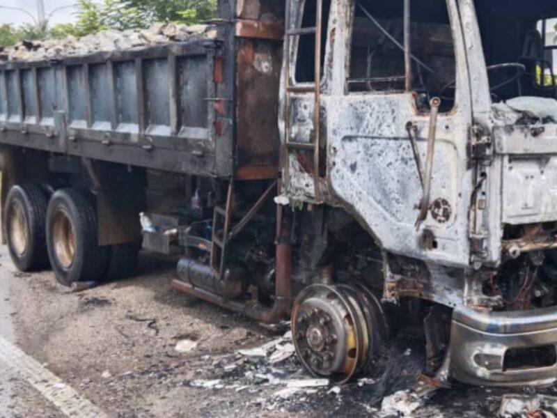 Pemandu warga asing ‘ghaib’ selepas lori dipandu terbakar