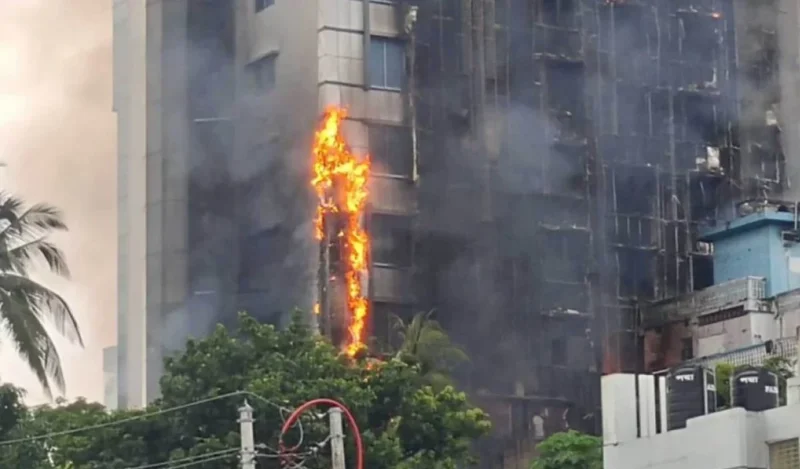 Penunjuk perasaan bakar hotel, lebih 20 maut