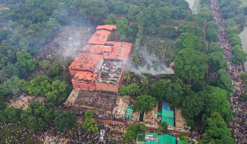 Orang ramai rompak kediaman bekas PM Bangladesh