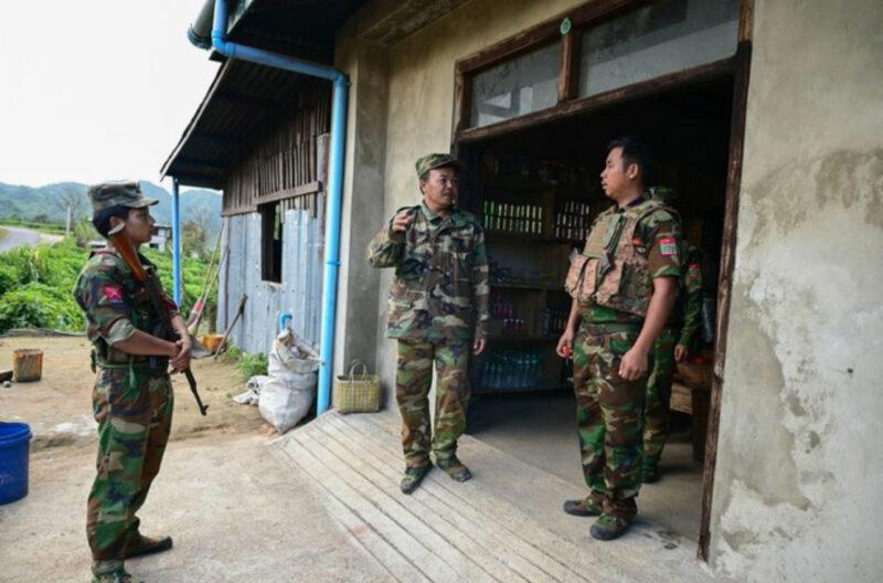 Kumpulan bersenjata tawan pusat perintah tentera junta