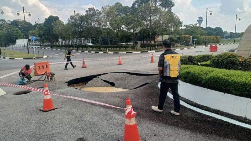 Lubang benam sedalam satu meter dikesan berhampiran Kompleks Bunga Raya KLIA